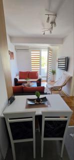 Riverside apartment with private parking - 8