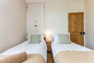 City Centre, River views, Sleeps 5, Free Parking - 5