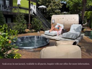 Peaceful Dallas Condo with Spacious Private Patio - 6