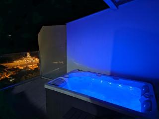 Elite Sea View Jacuzzi Penthouses - 3