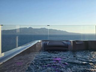 Elite Sea View Jacuzzi Penthouses - 8