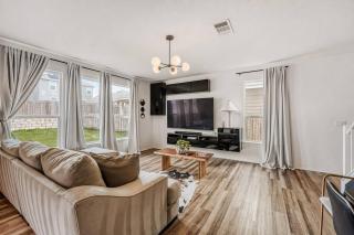 * NEW Stylish 3BR by Tesla, Airport + F1 - 1