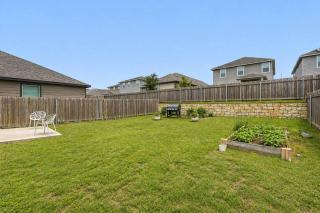 * NEW Stylish 3BR by Tesla, Airport + F1 - 6