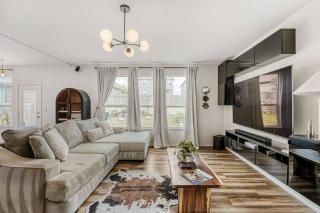 * NEW Stylish 3BR by Tesla, Airport + F1 - 2