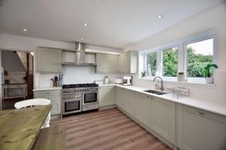 Luxury 5-Bed Country House with Hot Tub, Views & Games Room, Sleeps 12 - Kent Downs - 5