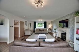 Luxury 5-Bed Country House with Hot Tub, Views & Games Room, Sleeps 12 - Kent Downs - 1