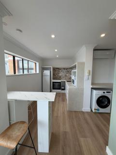 Surfers Private Apartments - 8