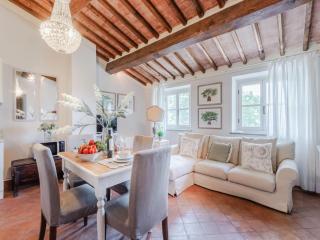 First-floor apartment with private garden - 8