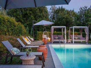 Apartment in Tuscany with Scenic Pool Views - 4