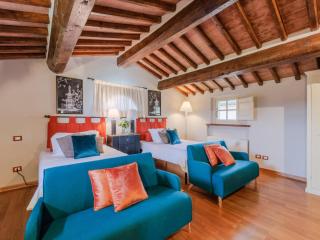 Villa in Monte San Quirico with Private Garden - 1