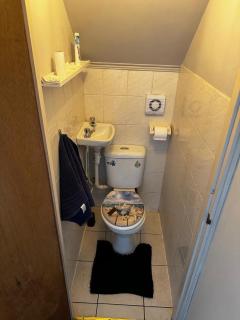 A Comfortable and Convenient Room - 1
