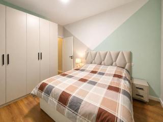 Central Apartment with Balcony - 8