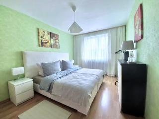 Business 2-Room Stay - 4 Beds I 100m to Conti I 250m to Metro I 20 min direct to Messe - 4