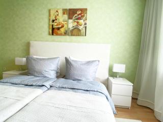 Business 2-Room Stay - 4 Beds I 100m to Conti I 250m to Metro I 20 min direct to Messe - 2