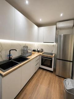 Central Apartment with Balcony - 5