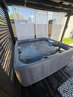 Welcome to Miami! JACUZZI SLEEPS 11 - 8