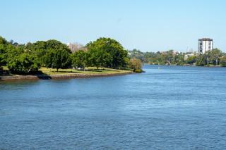 Prime Riverside 3BR Apartment Close to Mall, Park, All Transit, UQ - 1