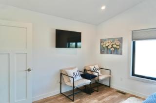 Lakeside Luxe on Pickerel - 5