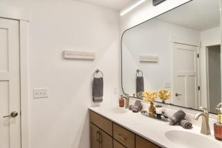 Lakeside Luxe on Pickerel - 3