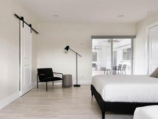 Modern Contemporary Villa With Heated Pool - 2