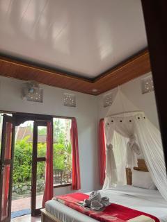 Villa Joglo tepi sungai - 8