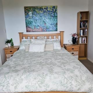 Spacious Family Beach House with Sea Views - 6