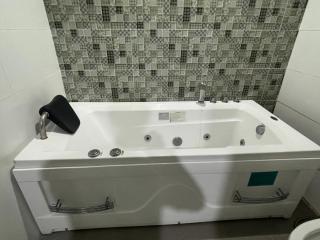 Three Bedrooms Comfort Zone Guesthouse - 9