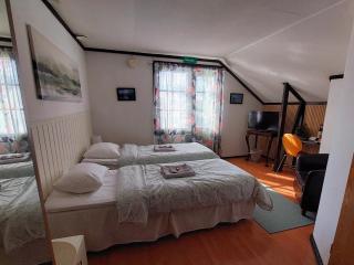 Cronin's Guesthouse Bed & Breakfast - 8