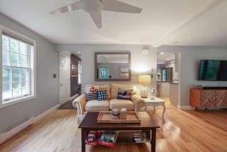 Bright & Spacious Home near to Beaches & Dock SQ - 1