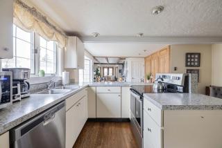 The Beach Hive - Lower Village, Walkable Dock Sq - 1