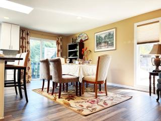 Spacious retreat with 5 bedrooms full kitchen, fenced sports court, free parking - 7