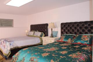 Roomy 2 bedroom 1 bath with private entrance, with fenced yard, and sports court - 1