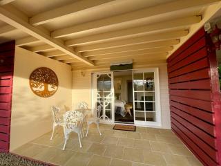 Hillcrest Views Studio - 2