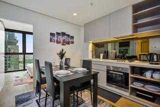 Melbourne CBD Level 33 2 Bedroom Apartment Pool Gym City Views Near Queen Victoria Market - 8