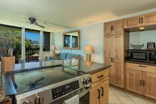 Maui Vista 1203 walking distance to beach restaurants, peek of ocean - 3