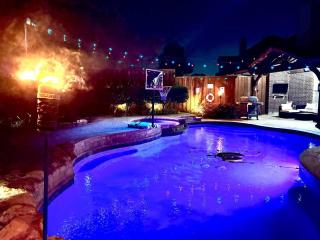 Luxury Oasis-Great Location-heated Spa&Pool/9 Beds - 3