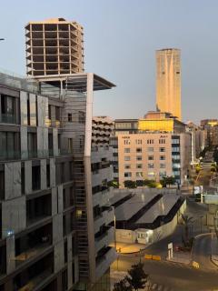 Abdali Boulevard 2 bedroom Apt , balcony and view عمان العبدلي مول - 4