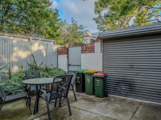 Elegant Vintage 3BR Retreat near Parks, Beach and Free Parking - 2