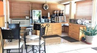 Americas Best Value Inn & Suites Macon at Sunset Dr - 1