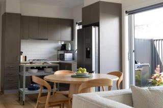 2BD Stylish Family Escape, Heart of Reservoir - 9