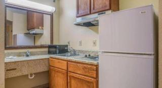 Rodeway Inn & Suites - 6