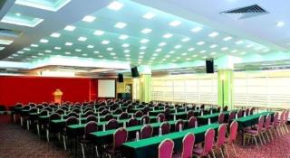 Golden Lustre Hotel - 1
