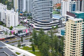 Star Casino Retreat | Level 23 Views + Comfort - 3