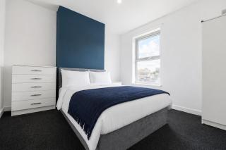 Large House, Perfect for Contractors, Sleeps 8 - 2