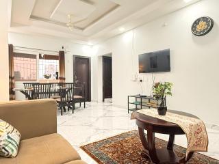 Cosy 3BHK Fully Equipped Apt - Ideal for Groups & Families - 3