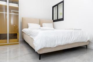 Luxury Family Penthouse with Private Parking & Pool 8 Guests Near Red Sea - 4