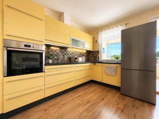 Family Apartment - Sunny Terrace - 3 Bedrooms - 9