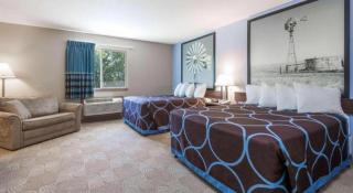 Super 8 By Wyndham Beloit - 3