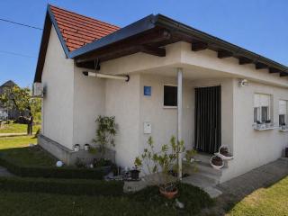 Holiday House Zoki - Peaceful Stay with Private Parking - 9