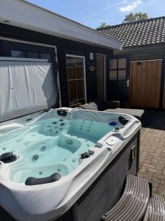 Beach House met badkamer, boxspring, airco & wellness - 9